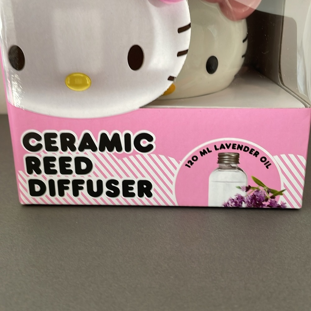 Sanrio Hello Kitty Ceramic Reed Diffuser - Picture 2 of 5